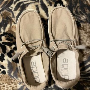 Women’s size 8 hey dude shoes
